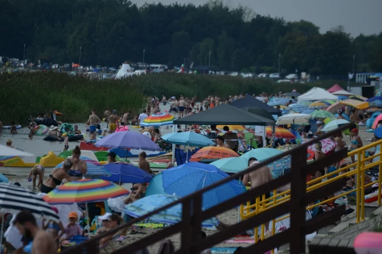 Jezioro Tarnobrzeskie w niedzielne południe