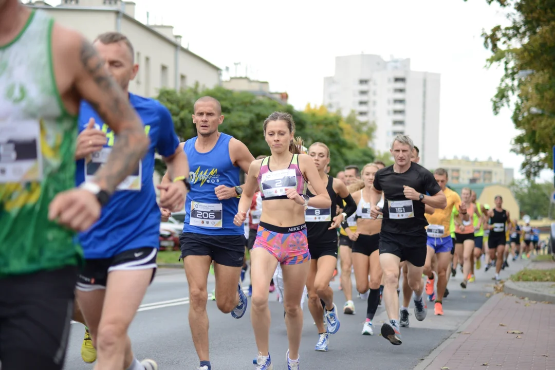 10. Stalowa Dycha im. Bogdana Dziuby w Stalowej Woli. Ponad 250 biegaczy na starcie, absolutny rekord trasy Patryka Kozłowskiego [ZDJĘCIA - CZĘŚĆ 1] - Zdjęcie główne