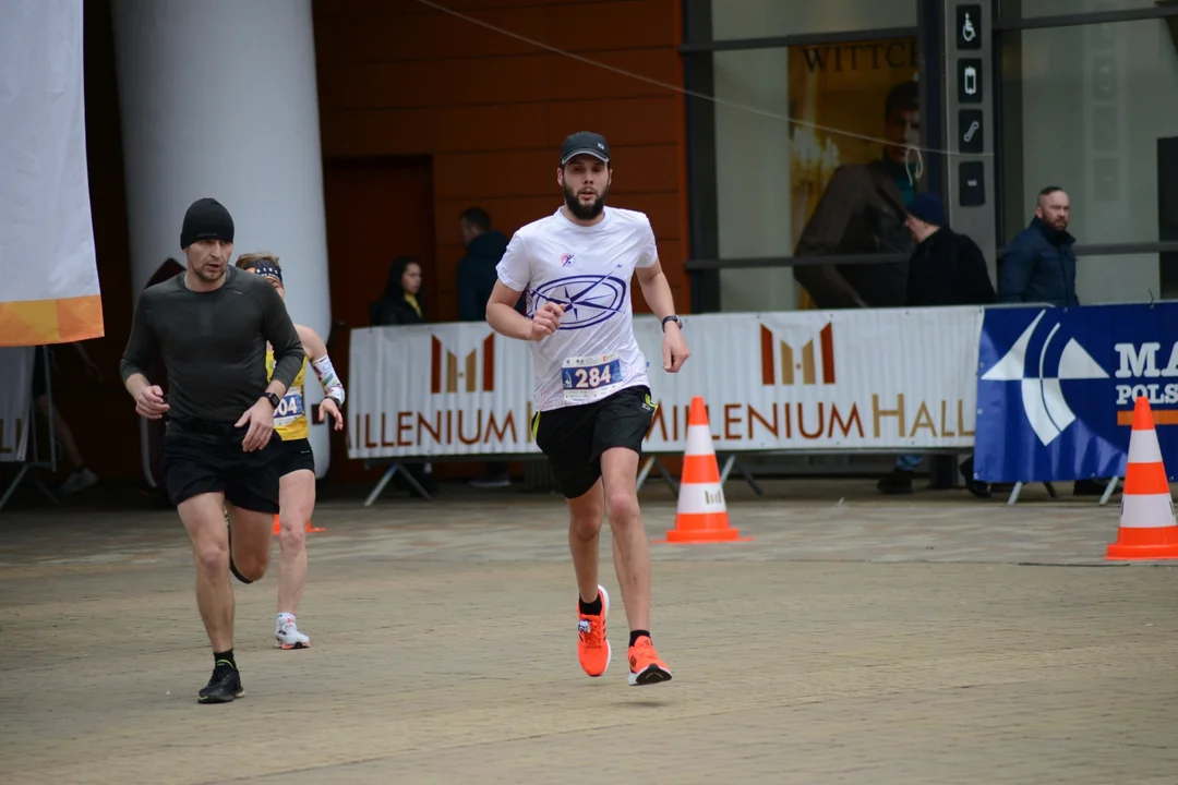 16. PKO Półmaraton Rzeszowski oraz 8. PKO Sztafeta Półmaratońska w Rzeszowie - dużo zdjęć z trasy i mety