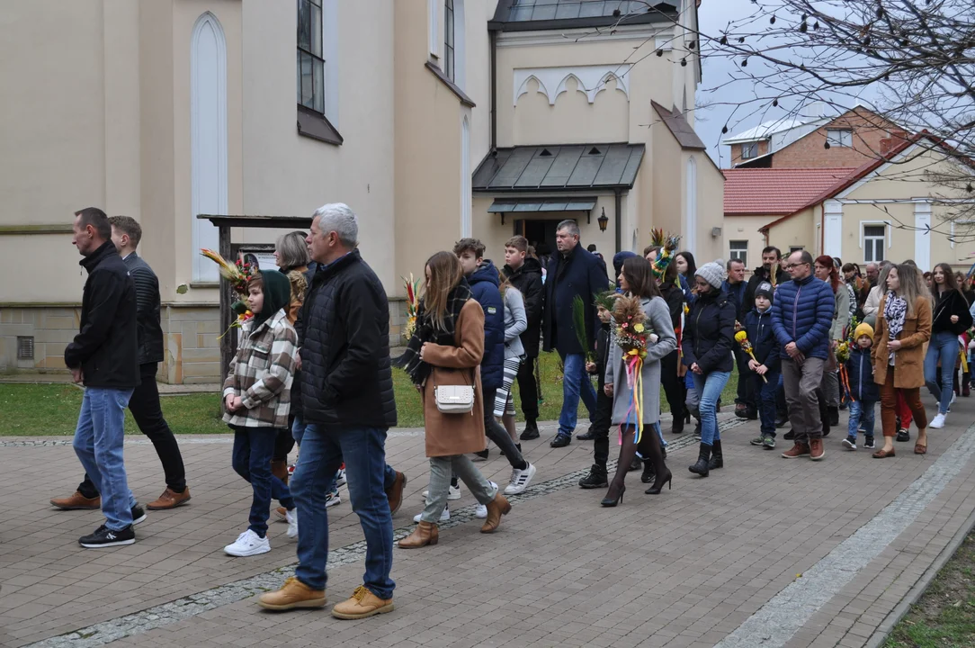 Parafianie w Przecławiu świętowali z pięknymi palmami własnego wykonania