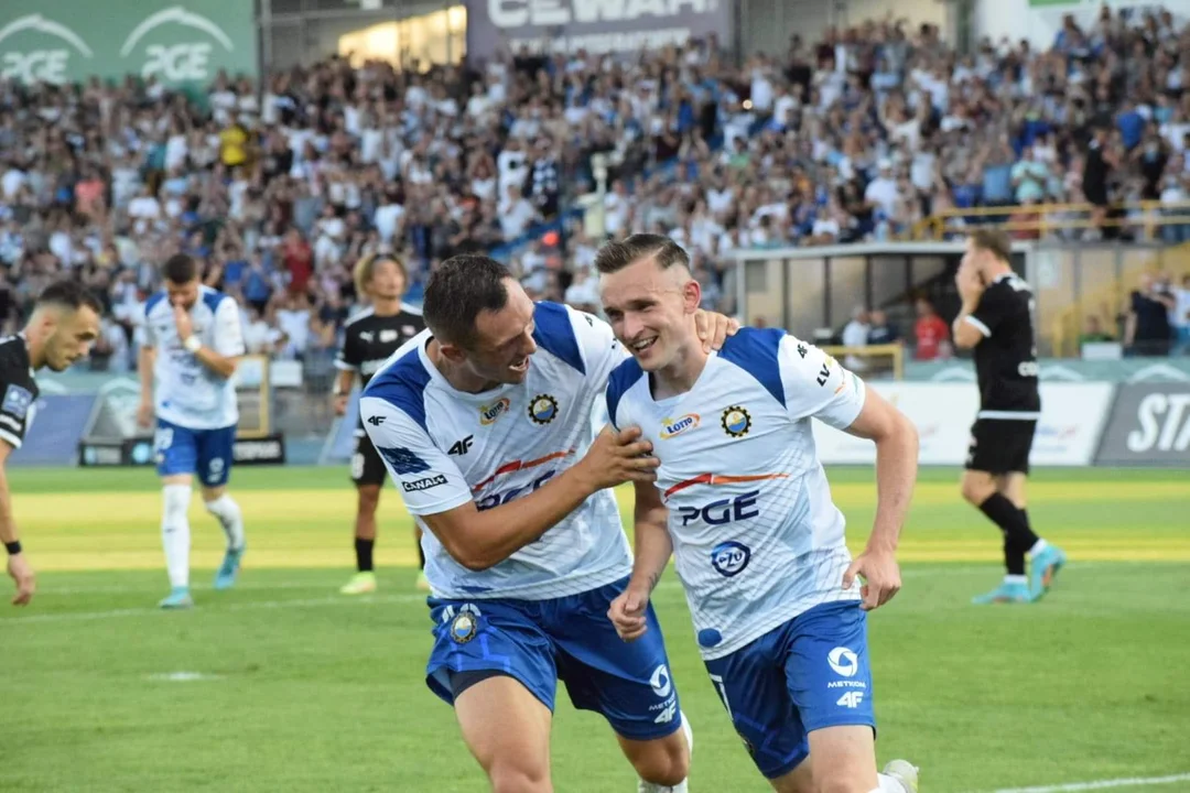 Cracovia pokonana. Stal Mielec zasłużenie zgarnęła komplet punktów. Piłkarskie święto z kompletem widzów na stadionie przy Solskiego [ZDJĘCIA,VIDEO] - Zdjęcie główne