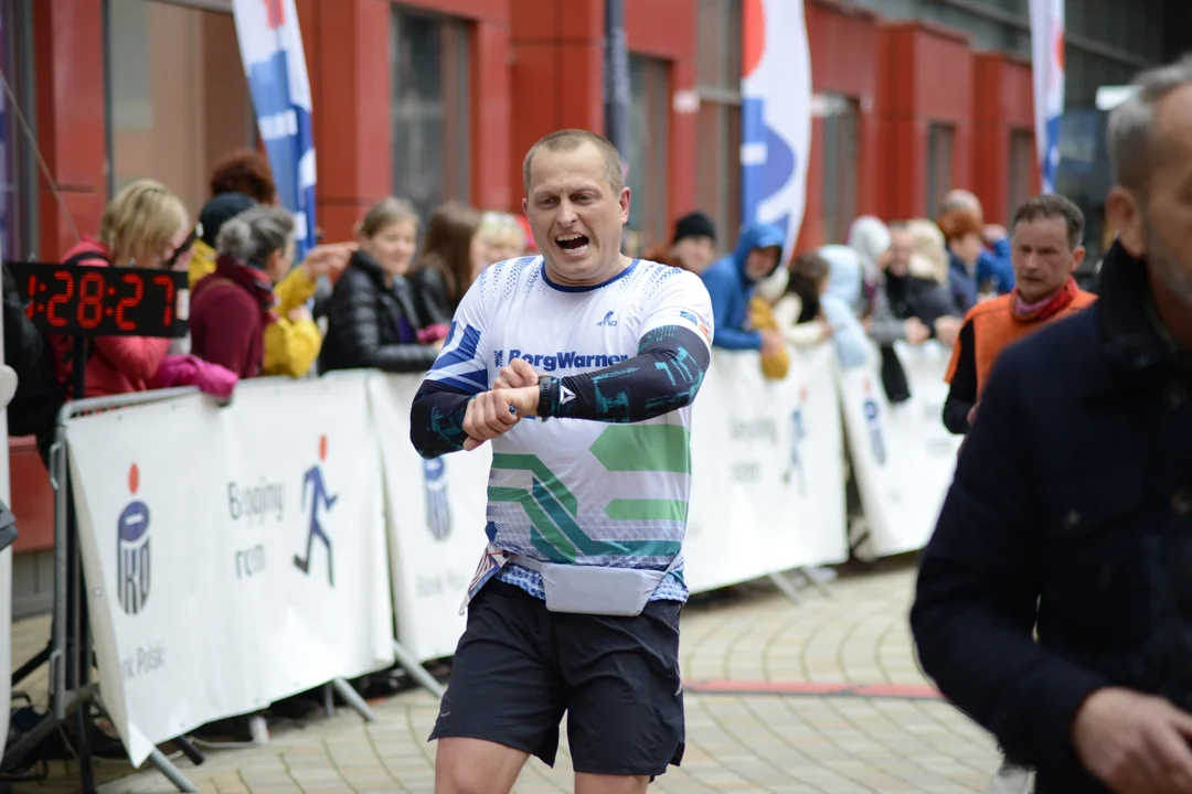 16. PKO Półmaraton Rzeszowski oraz 8. PKO Sztafeta Półmaratońska w Rzeszowie - dużo zdjęć z trasy i mety