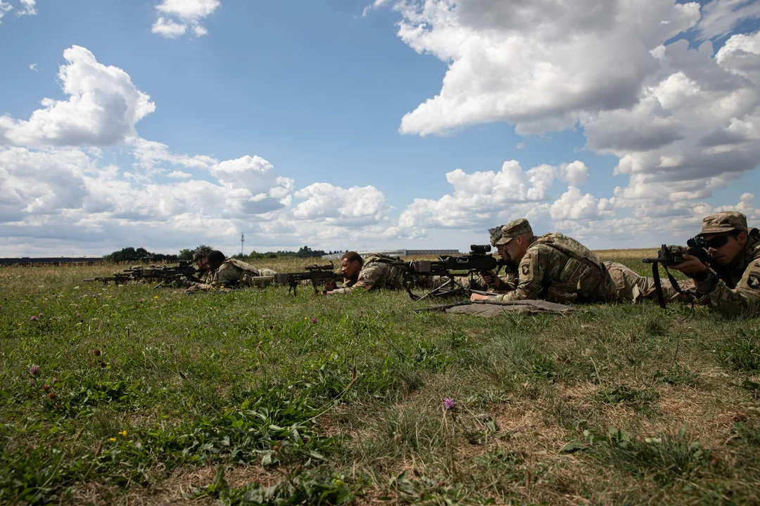 Amerykańscy żołnierze podczas ćwiczeń na lotnisku [ZDJĘCIA] - Zdjęcie główne