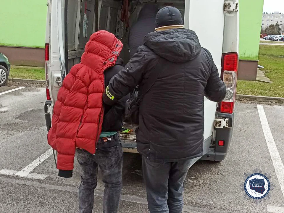 Policjanci z CBZC wraz z policją z Rzeszowa zatrzymali 49 osób z zarzutami pedofilskimi