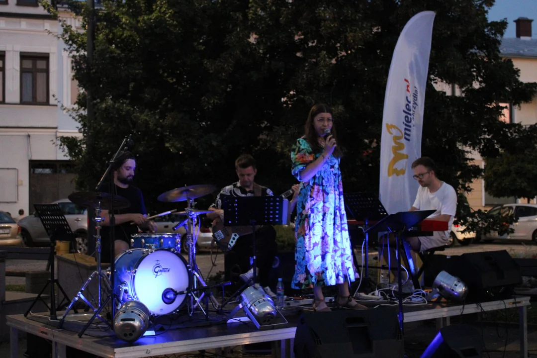 Kasia Dudzik wraz z zespołem ponownie wystąpiła na mieleckiej Starówce [ZDJĘCIA] - Zdjęcie główne