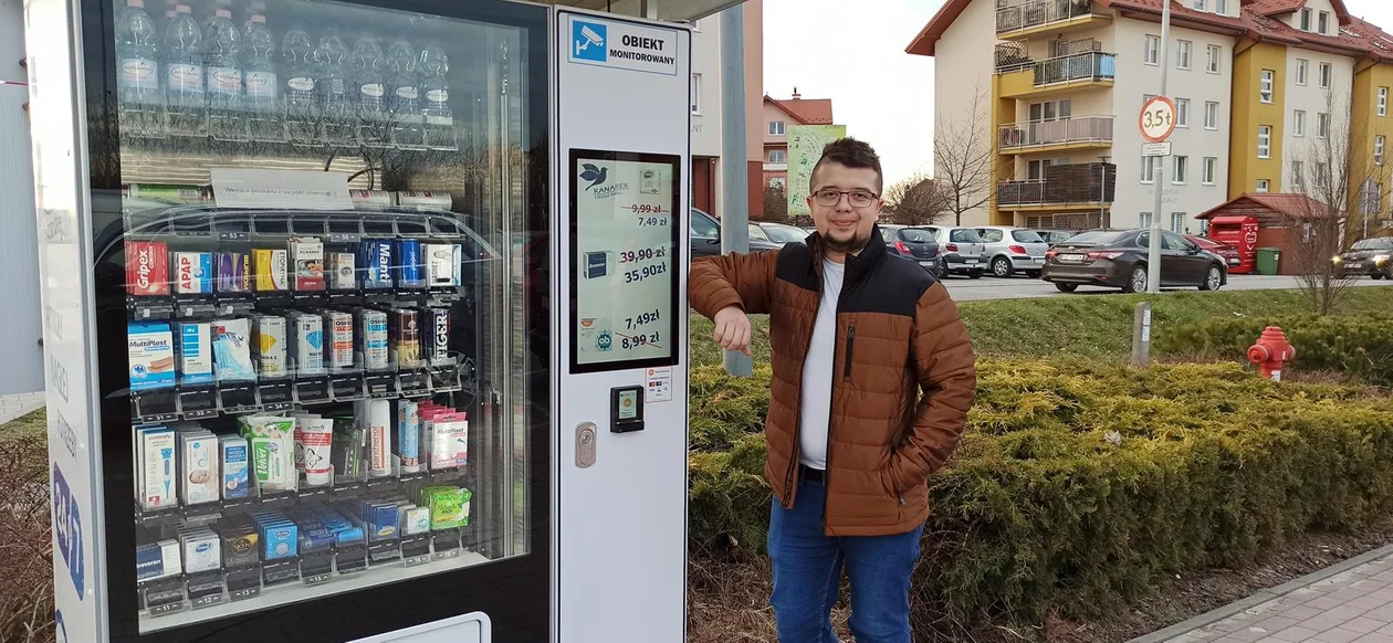 Marcin Pląder, mieszkaniec Rzeszowa chciał pomóc innym i postawił lekomat. Urzędnicy nie dają mu spokoju! - Zdjęcie główne