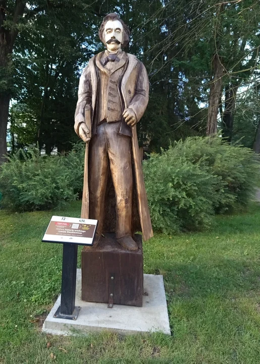 Drewniane rzeźby w Parku Miejskim w Lesku