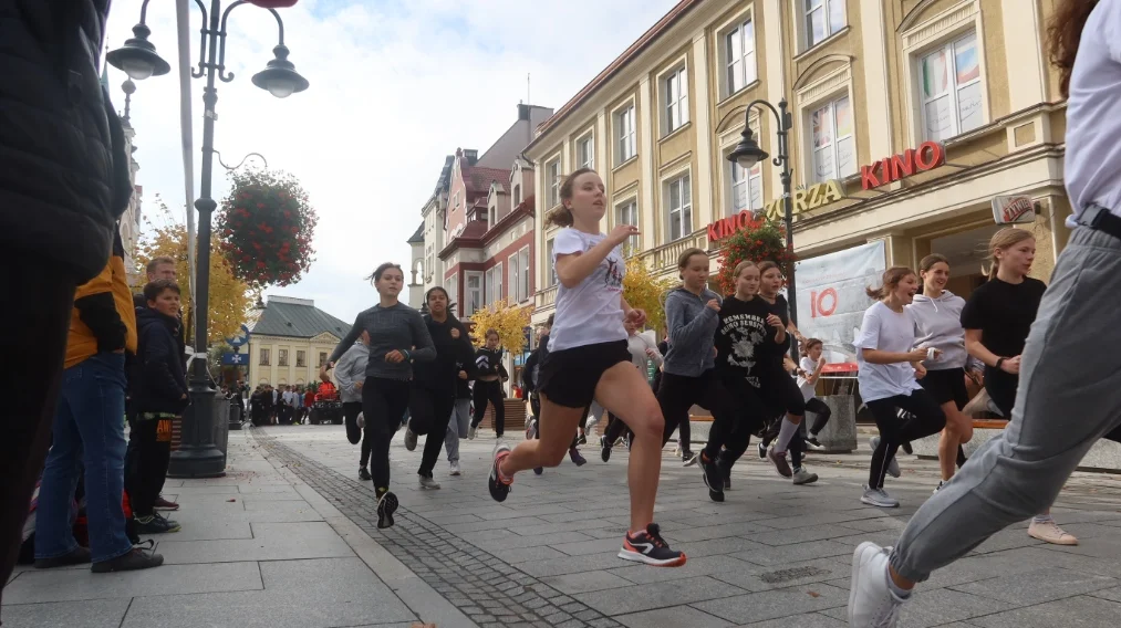 Biegi młodzieżowe 2022 w Rzeszowie. Mnóstwo uczestników [ZDJĘCIA, WIDEO]