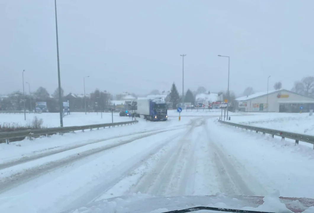 Niemal 430 km dróg w powiecie mieleckim. Kto powinien je odśnieżać? - Zdjęcie główne