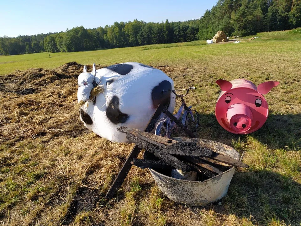 Z dekoracji dożynkowych zostały zgliszcza.