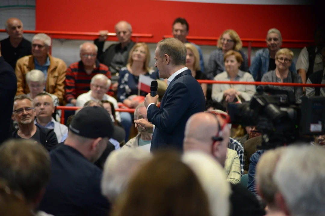 Donald Tusk w Tarnobrzegu. Tłumy mieszkańców na spotkaniu
