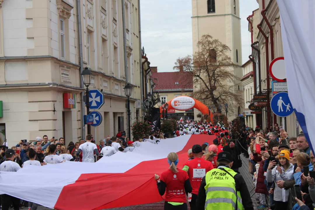 10. PKO Bieg Niepodległości - Galeria z rozgrzewki oraz startu biegu