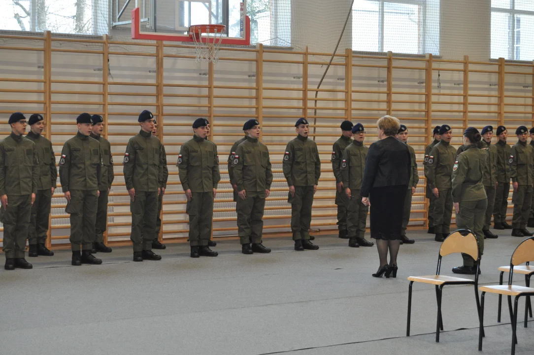 "Ślubuję wypełniania obowiązków kadeta"- ślubowanie klas wojskowych