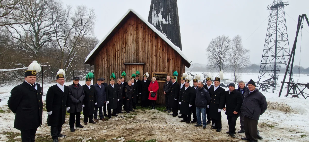 Odsłonięcie tablicy pamiątkowej w sanockim Skansenie - Zdjęcie główne