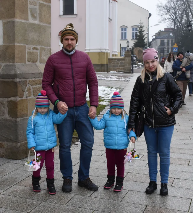 Mieszkańcy Leska poświęcili wielkanocne koszyki