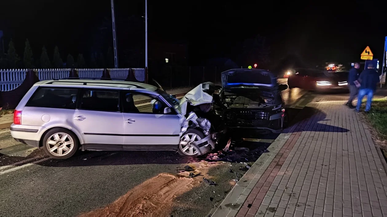 Nocny wypadek w Rakszawie. 2 osoby trafiły do szpitala