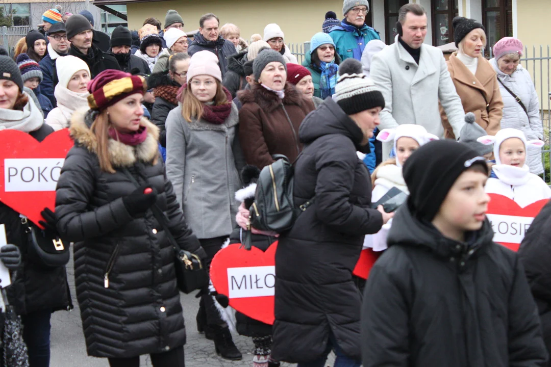 Orszak Trzech Króli w Rzeszowie. Kolęda pokoju z Zalesia do Katedry Rzeszowskiej