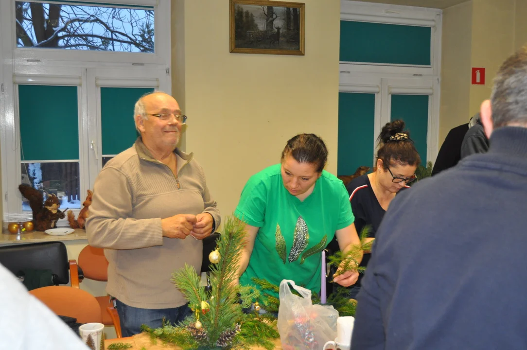 Klub Seniora ,, Natura" pod okiem pani Elizy tworzy własne arcydzieła