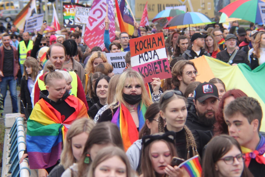 III Marsz Równości przeszedł ulicami Rzeszowa. Święto osób LGBT+ [ZDJĘCIA] - Zdjęcie główne