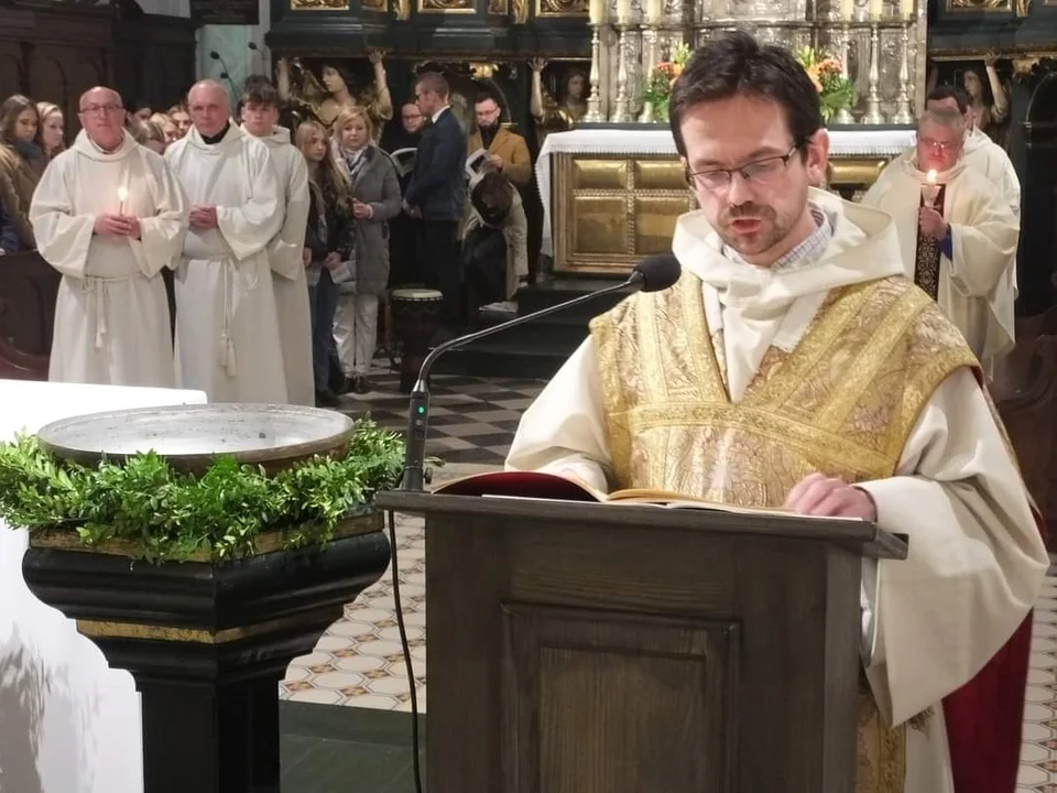 Liturgia Wigilii Paschalnej w Tarnobrzegu