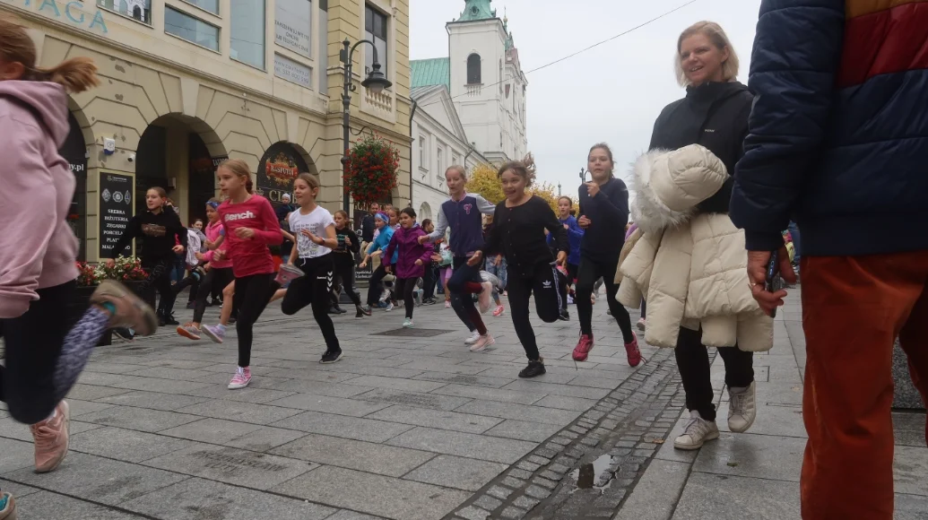 Biegi młodzieżowe 2022 w Rzeszowie. Mnóstwo uczestników [ZDJĘCIA, WIDEO]