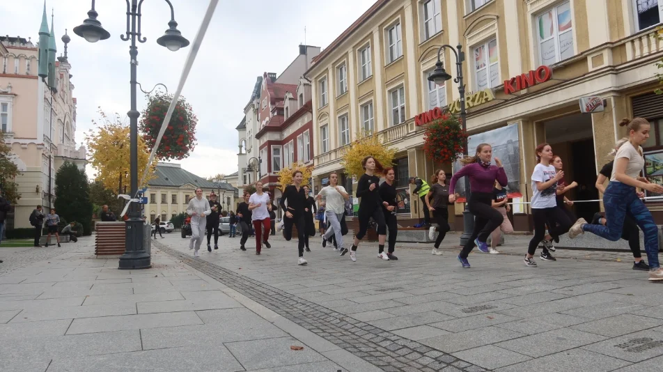 Biegi młodzieżowe 2022 w Rzeszowie. Mnóstwo uczestników [ZDJĘCIA, WIDEO]