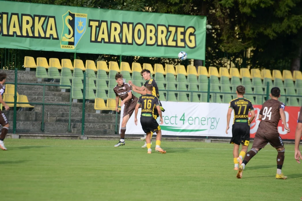 Trzecia liga, grupa 4: Siarka Tarnobrzeg - Garbarnia Kraków 0:0