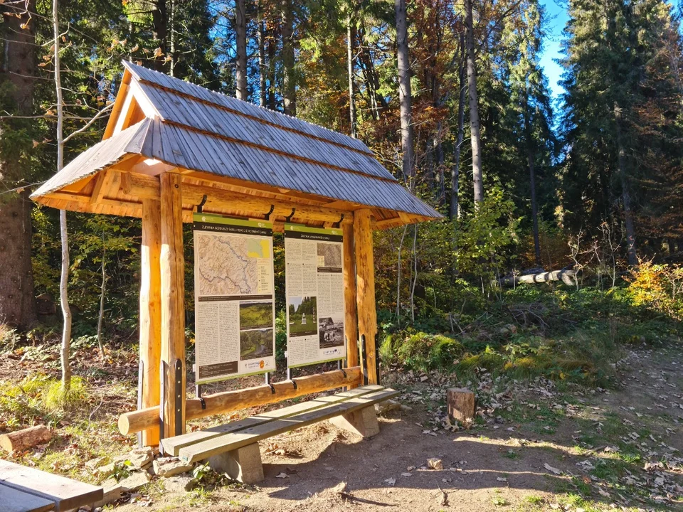 Tablice informacyjne przy Źródle Sanu