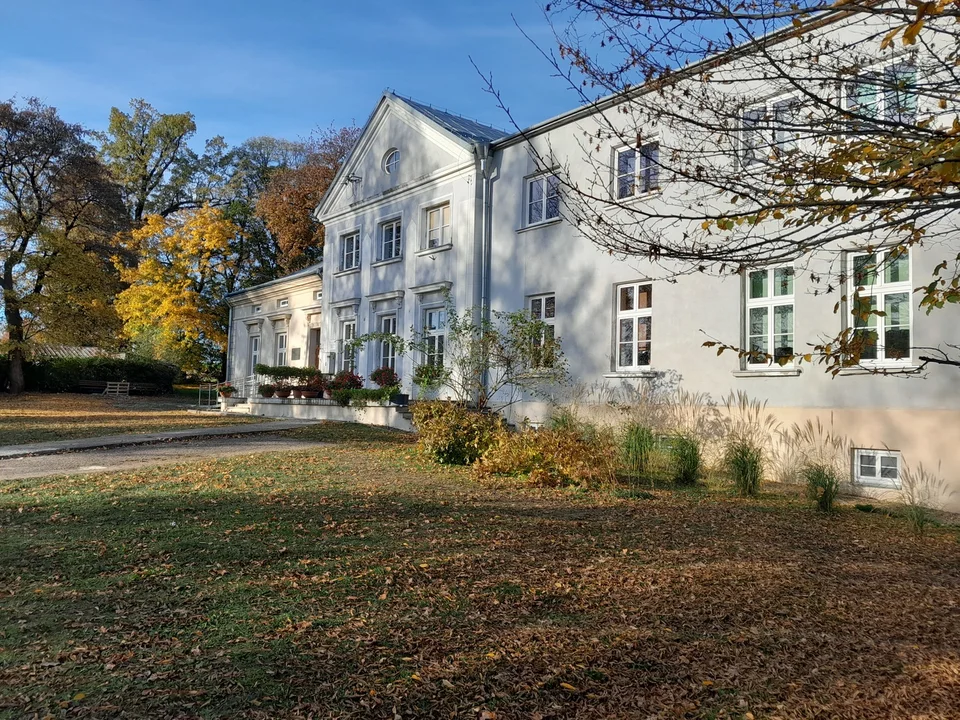 Dworek w Pisarowcach