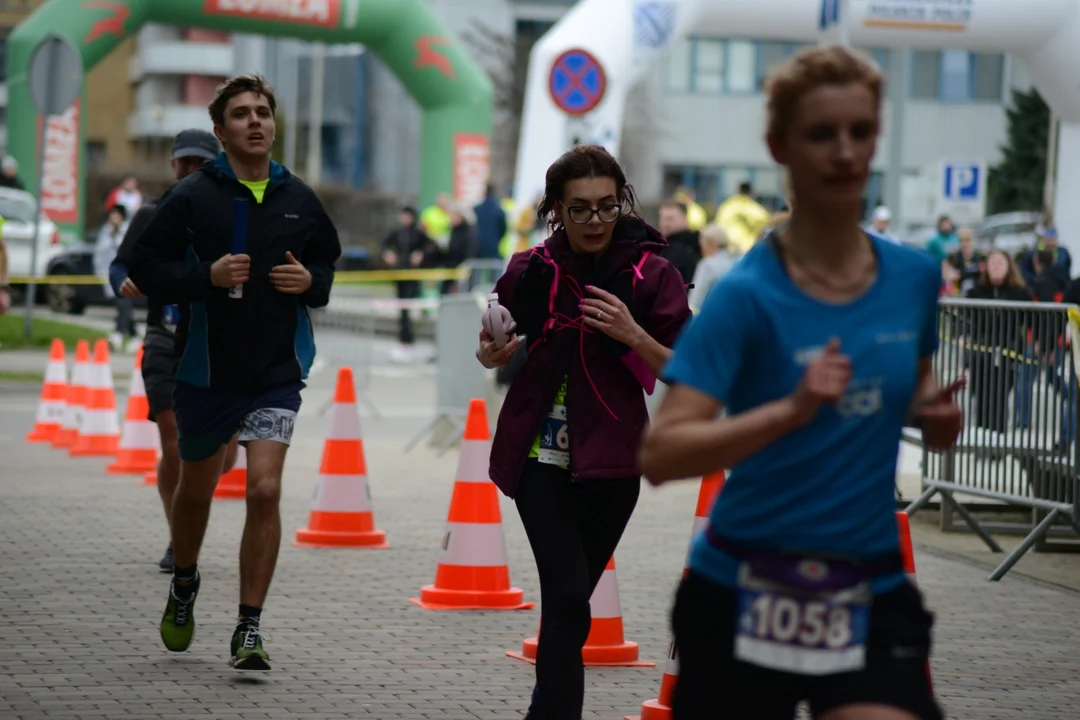 16. PKO Półmaraton Rzeszowski oraz 8. PKO Sztafeta Półmaratońska w Rzeszowie - dużo zdjęć z trasy i mety