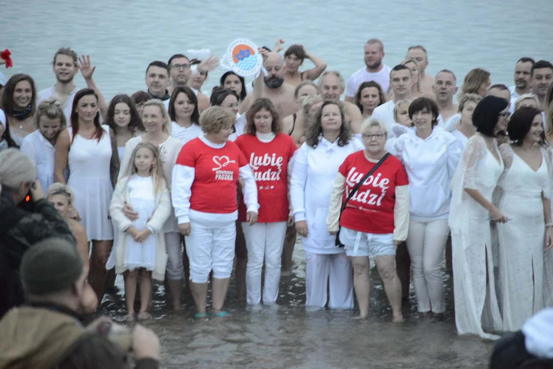 "Jezioro Aniołów" nad Jeziorem Tarnobrzeskim - wejście do wody o wschodzie słońce