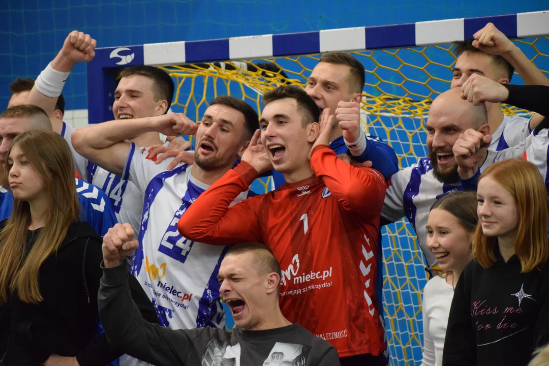 Liga Centralna. Handball Stal Mielec nowym liderem tabeli [ZDJĘCIA, VIDEO] - Zdjęcie główne