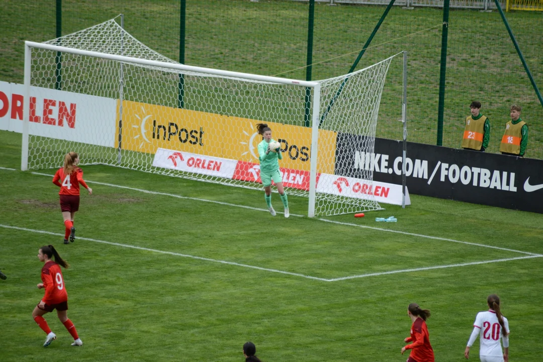 Eliminacje Euro U-19 kobiet w Stalowej Woli. Kibice na trybunach oraz kulisy meczu