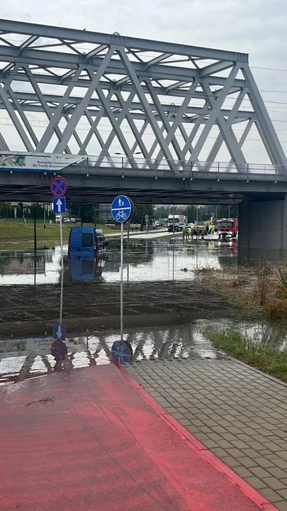 Zalane samochody i ulice. Rzeszów znalazł się pod wodą!