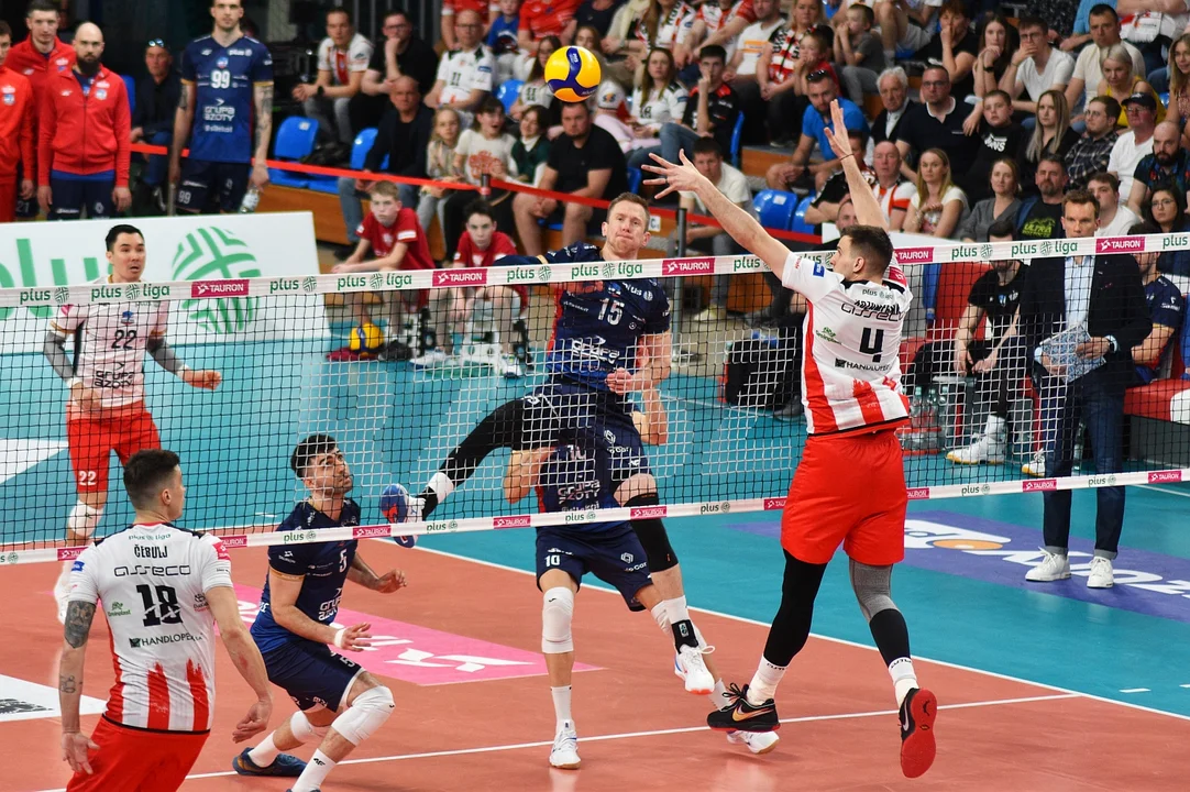 Drugi półfinałowy mecz siatkarskiej PlusLigi: Asseco Resovia Rzeszów - Grupa Azoty ZAKSA Kędzierzyn-Koźle (1:3)