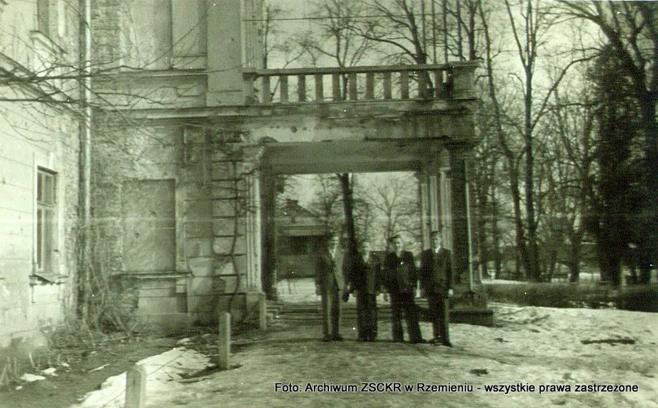 Archiwalne zdjęcia internatu w Rzemieniu