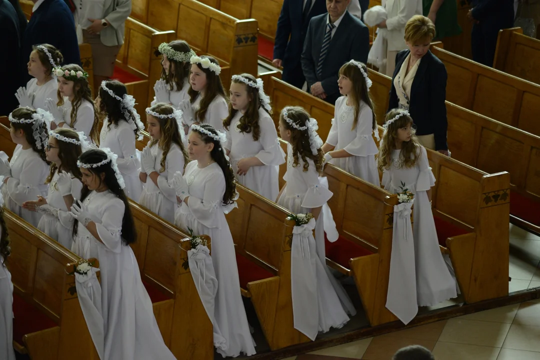 Pierwsza Komunia Święta dzieci ze Szkoły Podstawowej numer 10 w Tarnobrzegu. Parafia Matki Bożej Nieustającej Pomocy