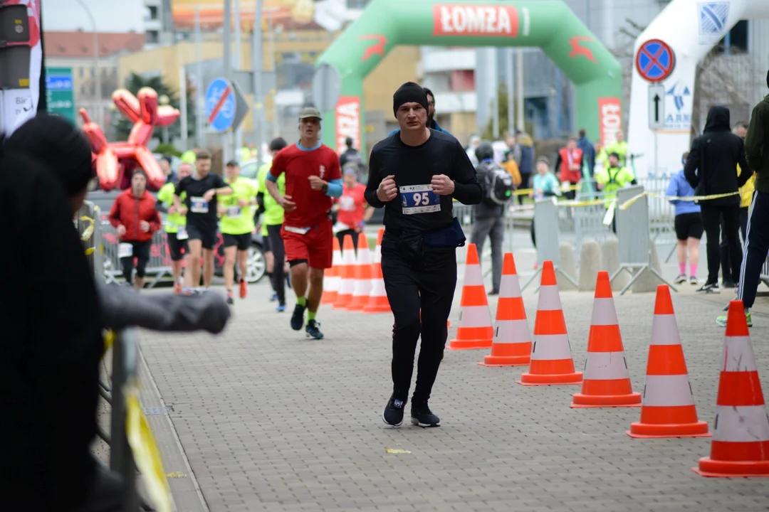 Mnóstwo biegaczy z całego regionu i nie tylko na 16. PKO Półmaratonie Rzeszowskim oraz 8. PKO Sztafecie Półmaratońskiej - zdjęcia część 2