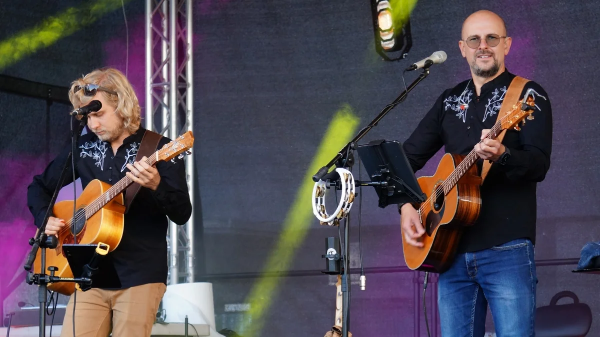 Klimatyczny koncert na zakończenie wakacji. W Solinie zagrała grupa Grzane Wino [ZDJĘCIA, WIDEO] - Zdjęcie główne