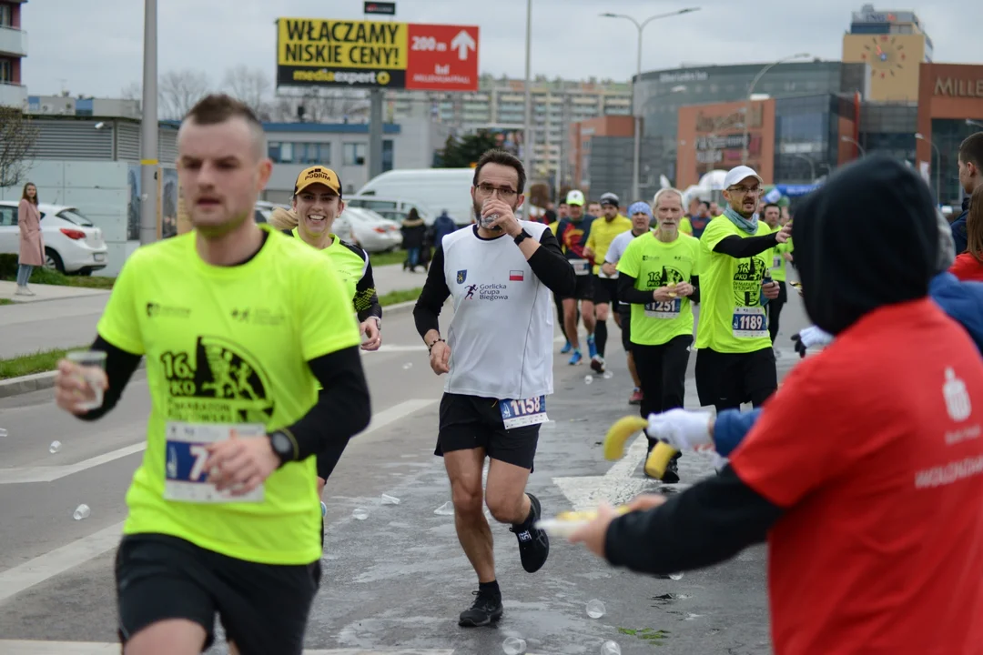 16. PKO Półmaraton Rzeszowski oraz 8. PKO Sztafeta Półmaratońska w Rzeszowie - dużo zdjęć z trasy i mety