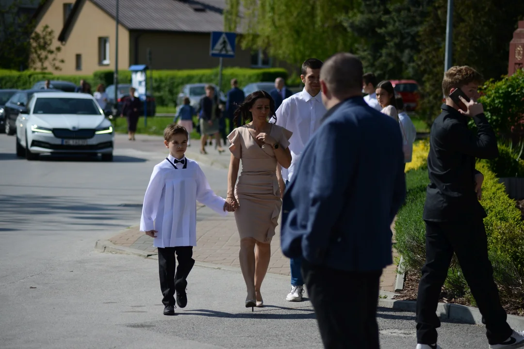 Pierwsza Komunia Święta dzieci ze Szkoły Podstawowej numer 10 w Tarnobrzegu. Parafia Matki Bożej Nieustającej Pomocy