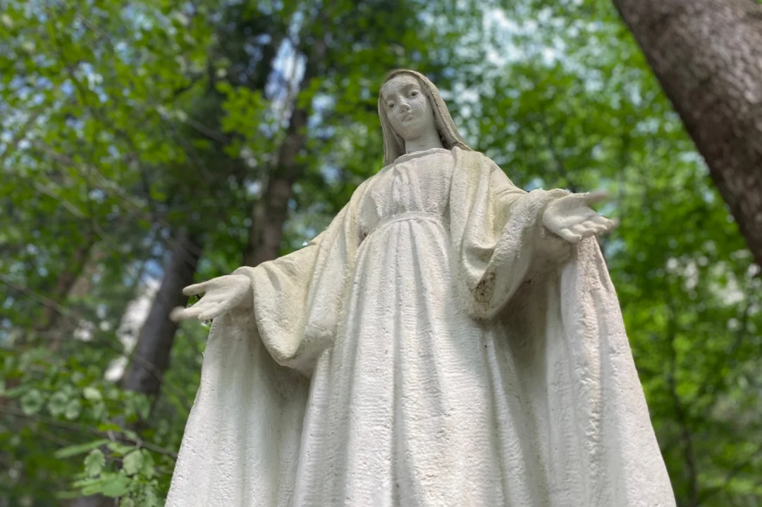 Kapliczka Matki Bożej Leśnej w Komańczy