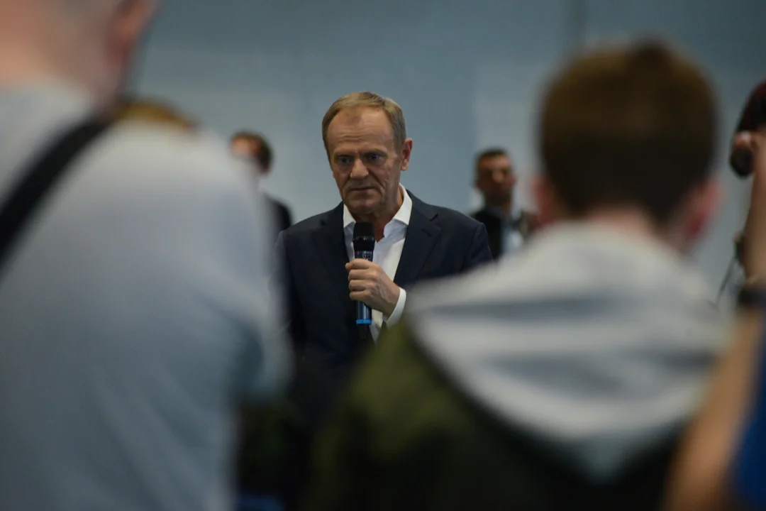 Donald Tusk w Tarnobrzegu. Tłumy mieszkańców na spotkaniu