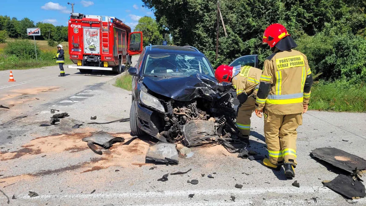 Wypadek w Górkach. 21-latka wjechała pod ciężarówkę [ZDJĘCIA] - Zdjęcie główne