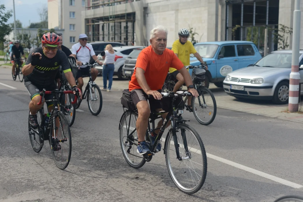 "Rowerem po zdrowie" z medalistami olimpijskimi Tadeuszem Mytnikiem i Mieczysławem Nowickim