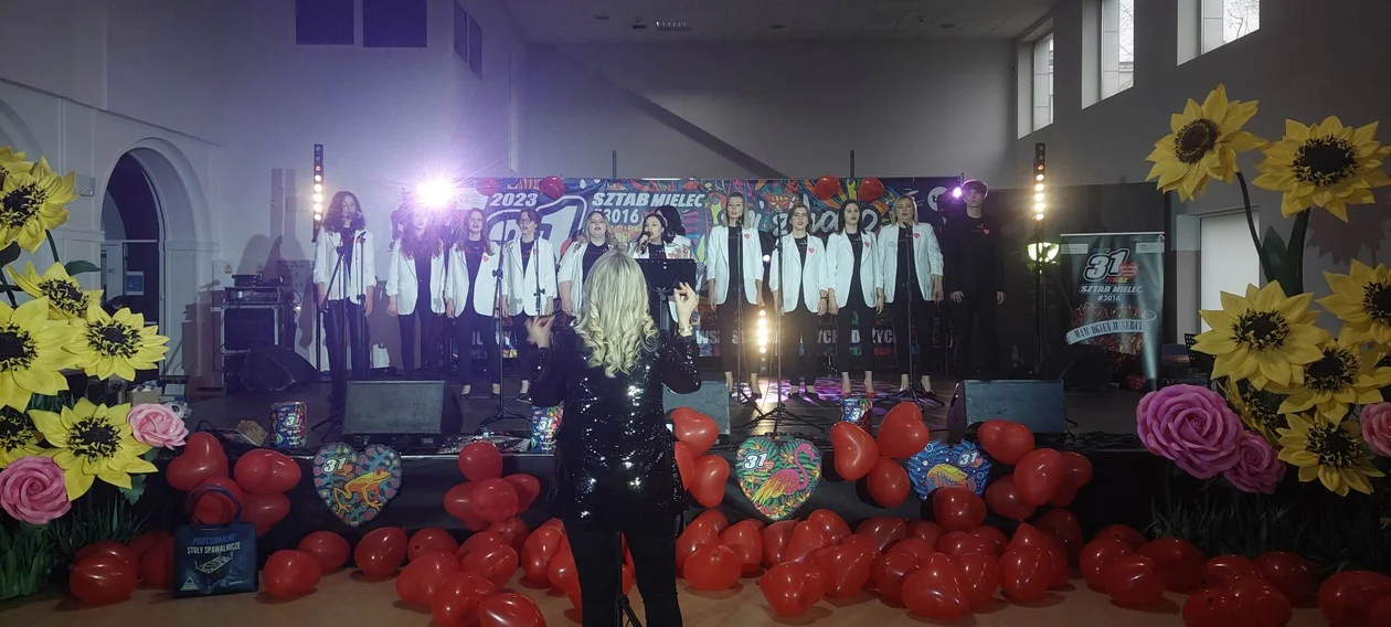 Grupa wokalna "Summer Voice" wystąpiła w Domu Kultury podczas finału WOŚP [ZDJĘCIA, VIDEO] - Zdjęcie główne