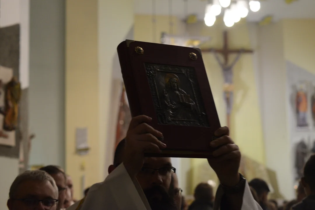 Relikwie bł. Carlo Acutisa, jednego z patronów Światowych Dni Młodzieży, w Parafii Św. Barbary w Tarnobrzegu