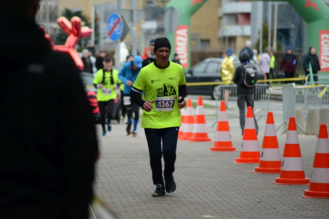 Mnóstwo biegaczy z całego regionu i nie tylko na 16. PKO Półmaratonie Rzeszowskim oraz 8. PKO Sztafecie Półmaratońskiej - zdjęcia część 2