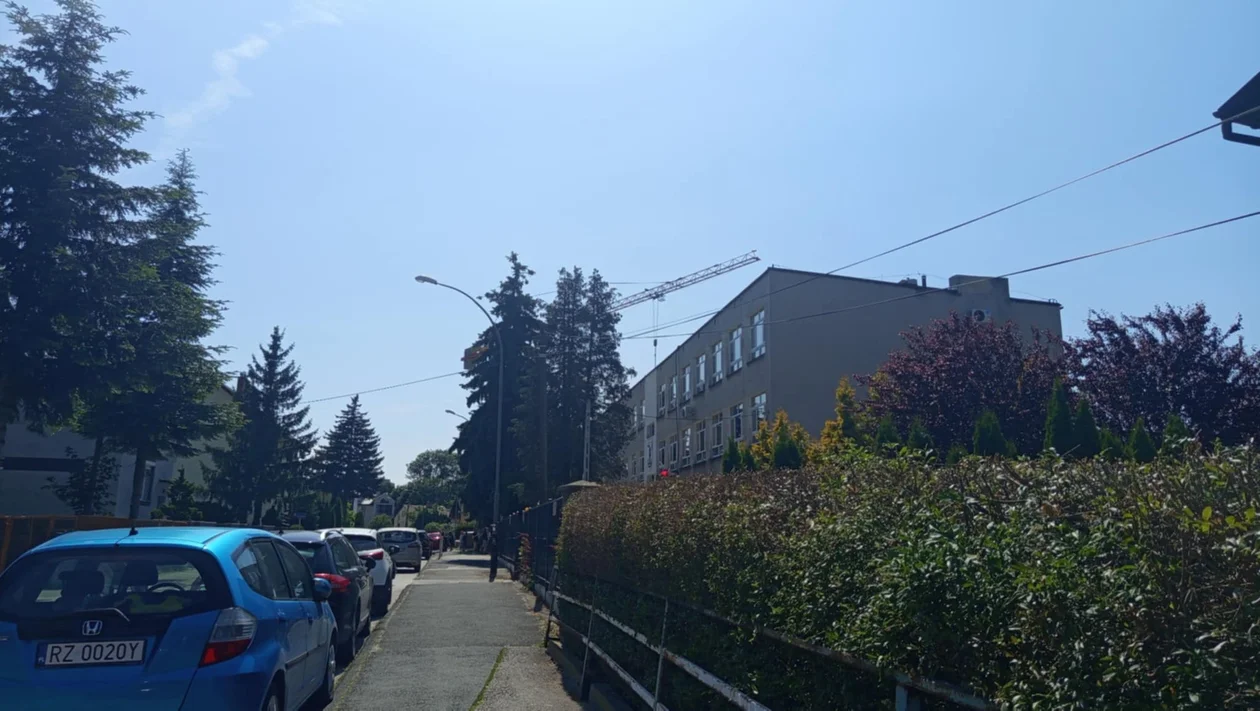 Teren wokół placówki
