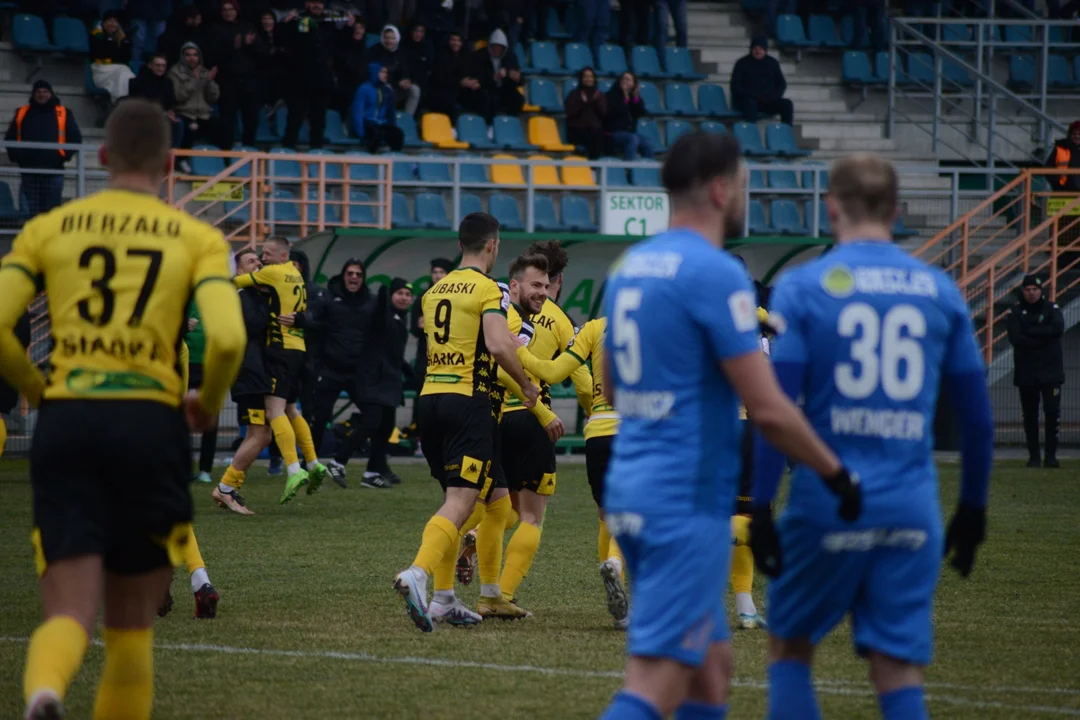 eWinner 2. Liga: Krzysztof Zawiślak uratował jeden punkt. Siarka Tarnobrzeg zremisowała z Hutnikiem Kraków [ZDJĘCIA, WIDEO] - Zdjęcie główne